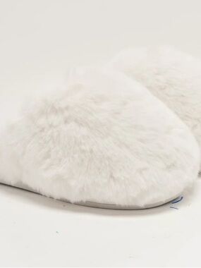 Free People SNOWBALL SLIPPERS IN SNOW FAUX FUR